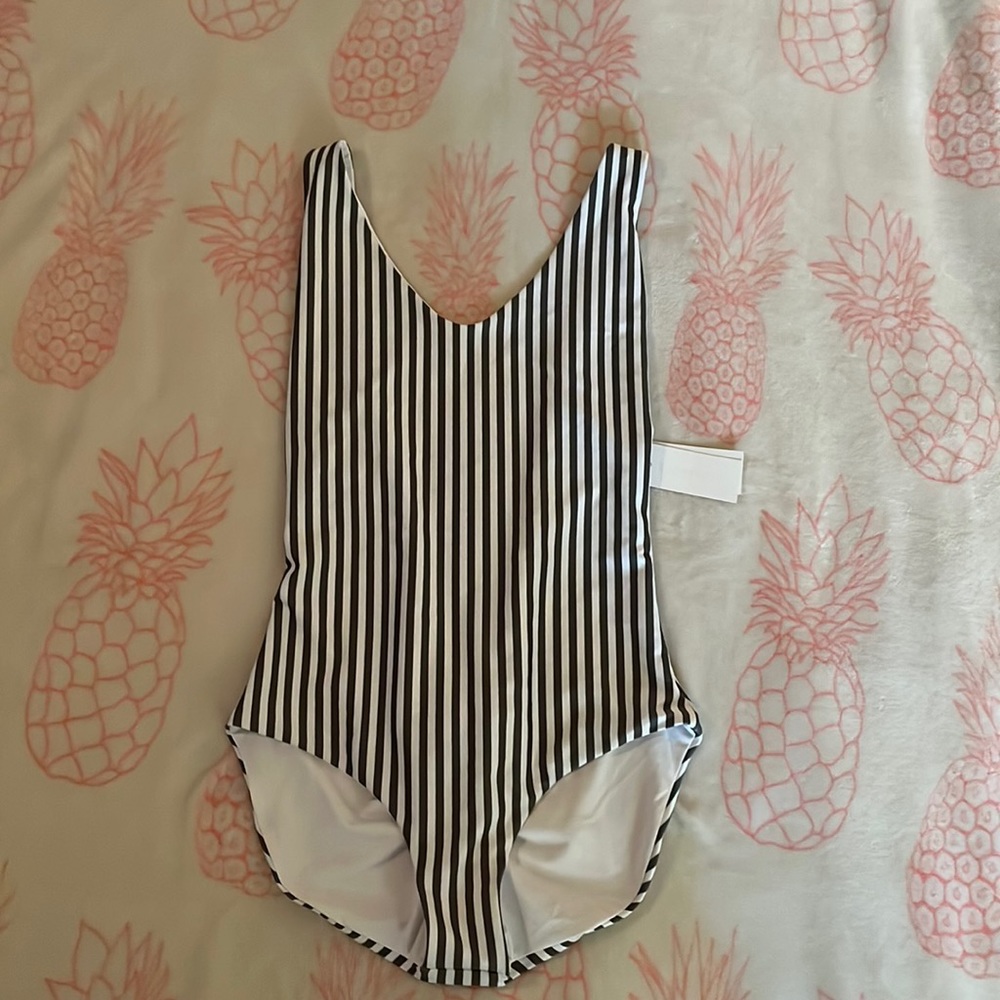 New with tags, Londre, one piece rouched bottom.